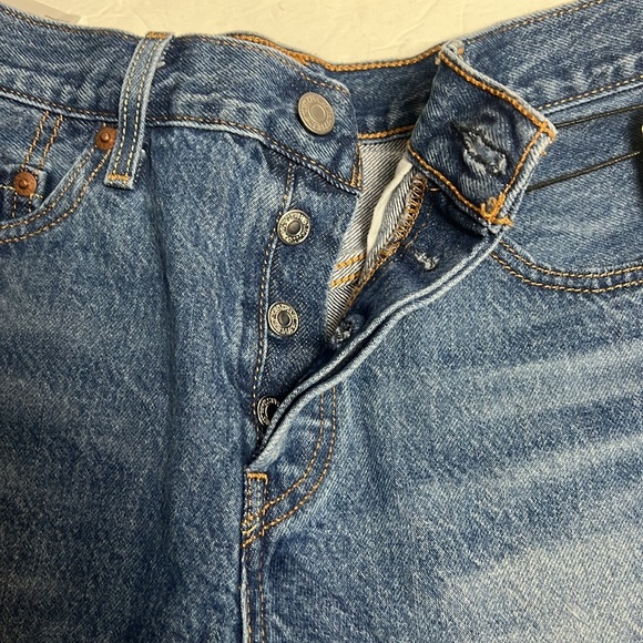 NWT Levi's 501 Women's Blue Denim Shorts Mid Rise Size 27 - Picture 8 of 8